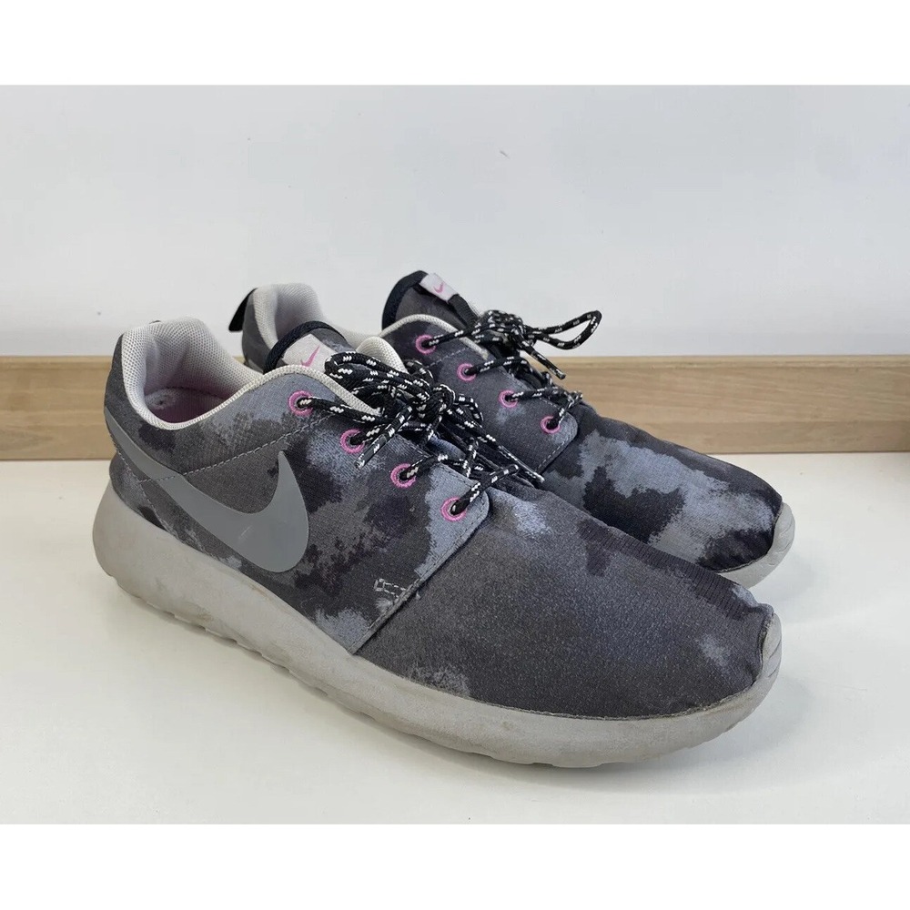 Nike Roshe Run Print Grey Camo Sneakers / Women's 8.5
